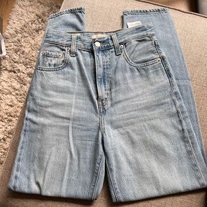 High waisted Levi’s jeans